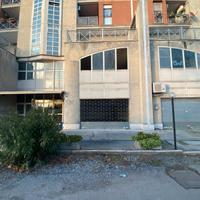 Negozio di fronte le poste