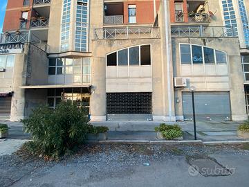 Negozio di fronte le poste