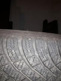 Pneumatici 185/60 R15 88T invernali più 5 cerchi