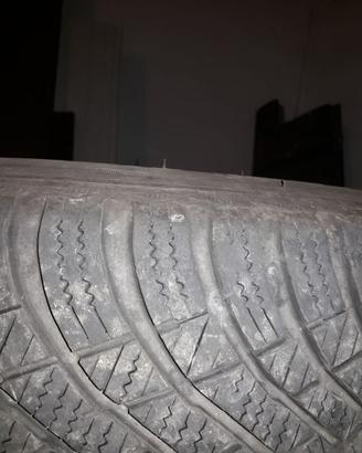 Pneumatici 185/60 R15 88T invernali più 5 cerchi