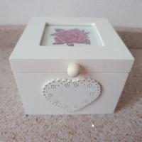 Scatoletta portagioie in legno con portafoto