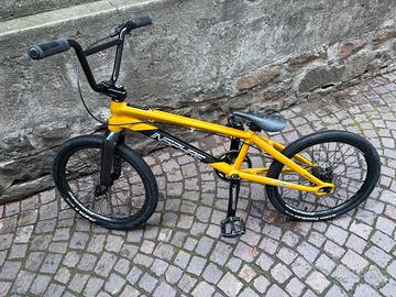 Bicicletta BMX Inspyre con Forcella in Carbonio
