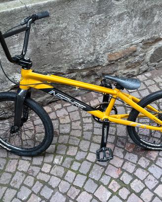 Bicicletta BMX Inspyre con Forcella in Carbonio