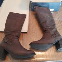 Eleganti stivali alti in vera pelle marrone