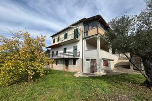 CASA SEMINDIPENDENTE A SUBIACO
