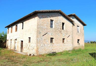 Rustico / Casale di 268 m² con più di 5 locali e b
