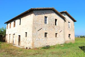 Rustico / Casale di 268 m² con più di 5 locali e b