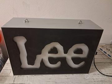 insegna luminosa pubblictaria lee 