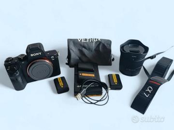 Sony A7II + Viltrox 20mm f/2.8 + 5 batterie