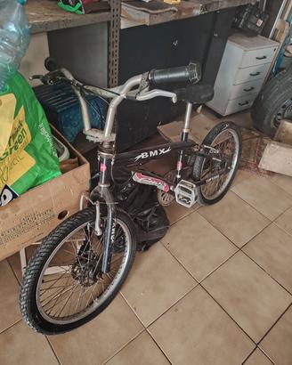 Bmx con sterzo che gira completamente