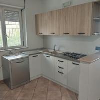 cucina completa di elettrodomestici