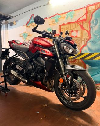 Triumph 765 rs