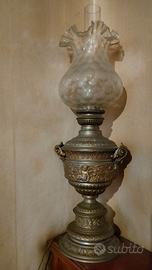 antica lampada da tavolo