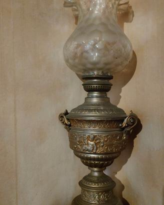 antica lampada da tavolo