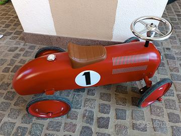 Macchinina vintage per bambini