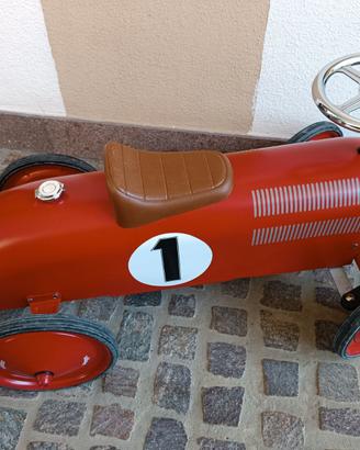 Macchinina vintage per bambini