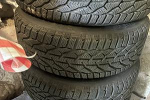 gomme con cerchi e copricerchio.