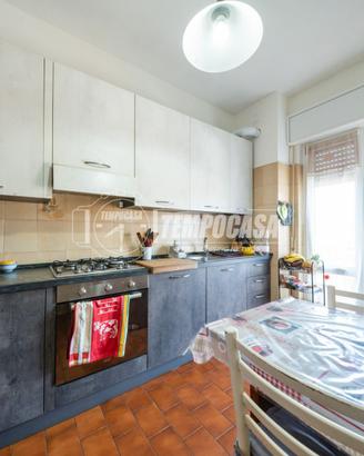 TRILOCALE CON TERRAZZO BOX E CANTINA