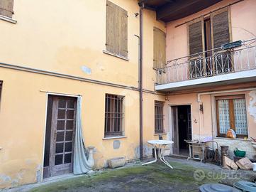CASA DI CORTE A VEROLANUOVA