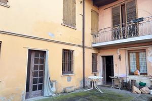 CASA DI CORTE A VEROLANUOVA