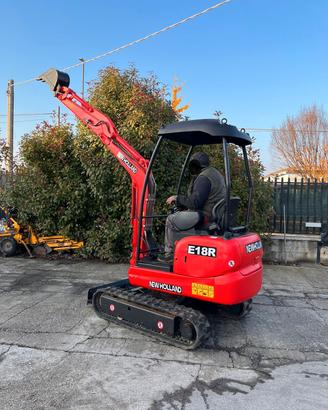 E276- ESCAVATORE NEW HOLLAND 18 Q