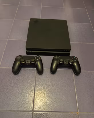 Ps4 Slim 500GB + 2 controller  + 13 Giochi