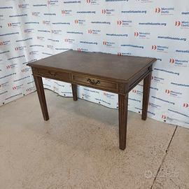 Tavolo con cassetti in stile