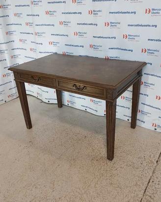 Tavolo con cassetti in stile