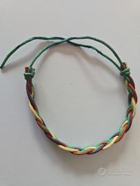 Bracciale intrecciato multicolor regolabile