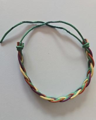Bracciale intrecciato multicolor regolabile