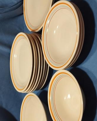 Servizio di piatti a numero misto nuovo 