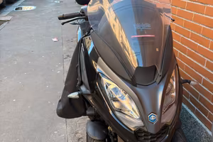 Piaggio Mp3 300 HPE, PATENTE B, TRATTABILE