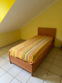 Letto singolo con doghe in legno