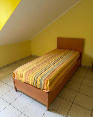Letto singolo con doghe in legno