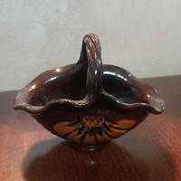 Souvenir della Romania a forma di cestino