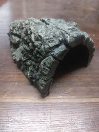 Grotta per rettili in plastica dura mai usata