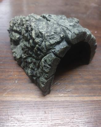 Grotta per rettili in plastica dura mai usata