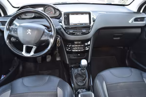 Peugeot 2008 Allure 1.6 BlueHDi 120 CV – Full Opt.