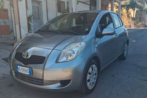 Toyota yaris 1.0 benzina nuovissima