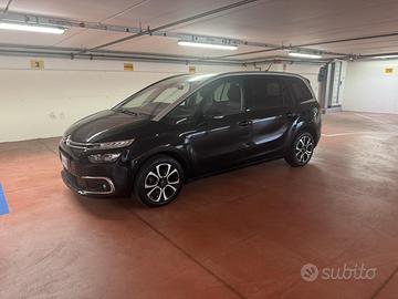 Auto familiare  7 posti con accessori