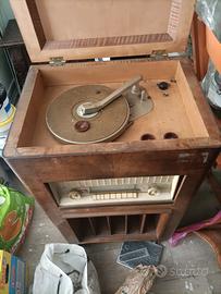 radio e giradischi con mobile più televisore con m