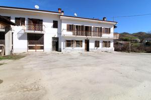 CASA SEMINDIPENDENTE A MONTICELLO D'ALBA