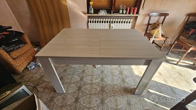 Tavolo da pranzo + 4 sedie