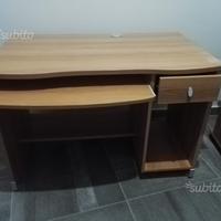 Scrivania x computer c/cassetto e porta tastiera