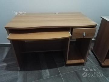 Scrivania x computer c/cassetto e porta tastiera