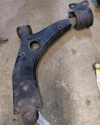 Braccio oscill. ant dx FORD C MAX 1560cc CDTI '09