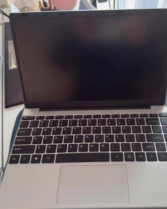 Notebook 14 pollici nuovo con scatola