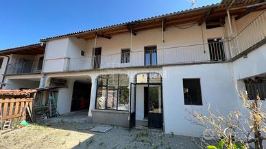 Casa indipendente ristrutturata con cortile privat