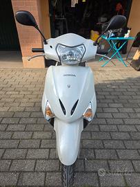 Scooter Honda Lead