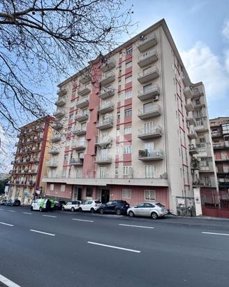 Gioeni / Etnea alta - 4 vani ottìmo investimento